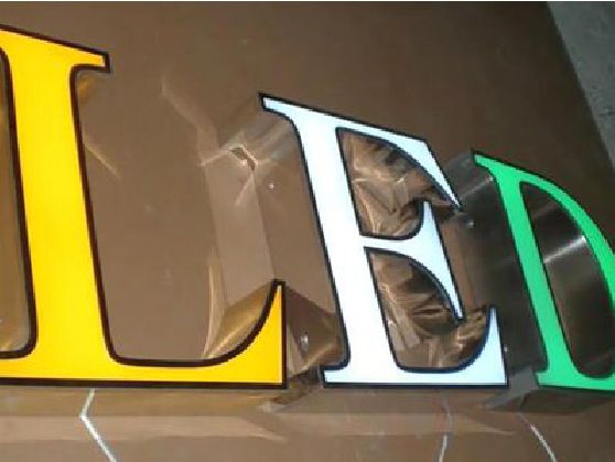 保康介绍LED招牌的基础知识。